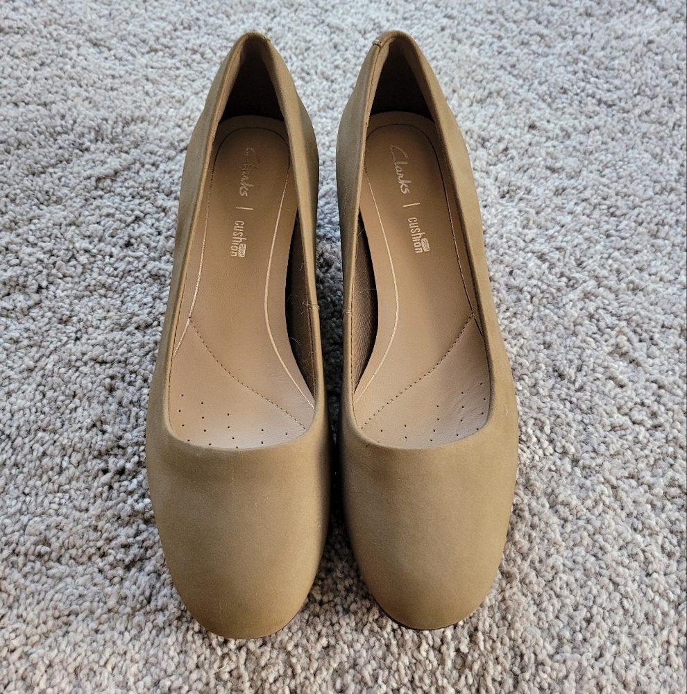 Clarks | Orabella Alice in Khaki Nubuck